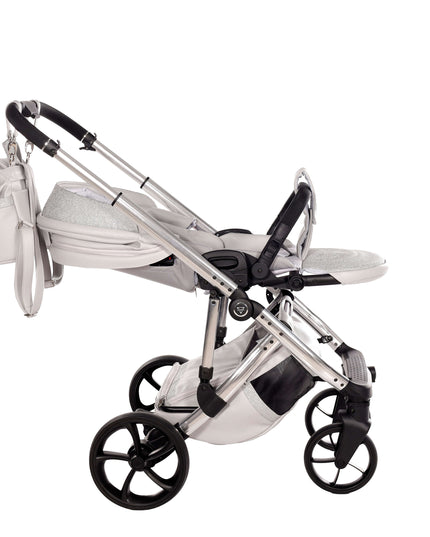 Junama TERMO GLITTER ECO stroller in silver color with adjustable handle and fabric seat.
