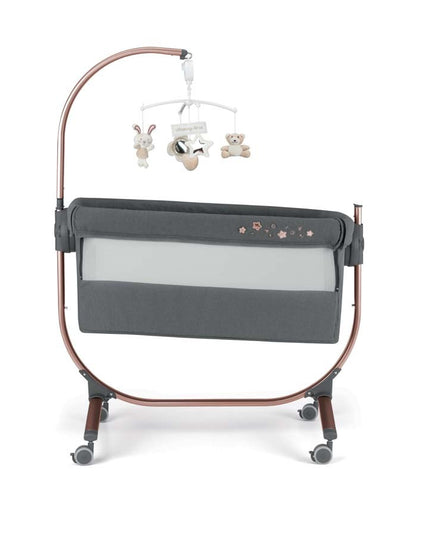 Baby cot with mobility