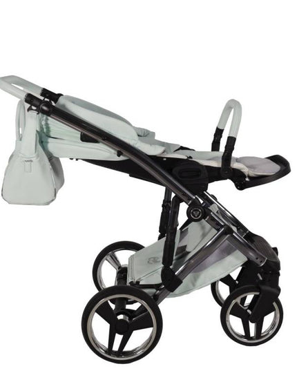stroller with mesh panels