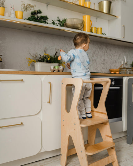 Adjustable child step stool with safety rail