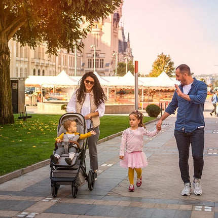 Family and mother pushing the Coccolle Stroller NESSIA Lunar Rock