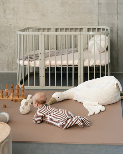 crib with olive mattress