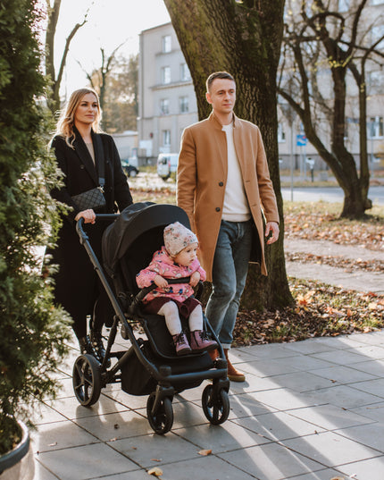 Family and child enjoying a walk with Kunert ARIZO Stroller.