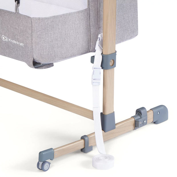 Strap attachment of Kinderkraft NESTE AIR to adult bed for safety.