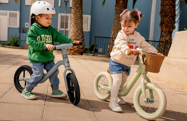 Children playing with Kinderkraft Balance Bike RAPID 2