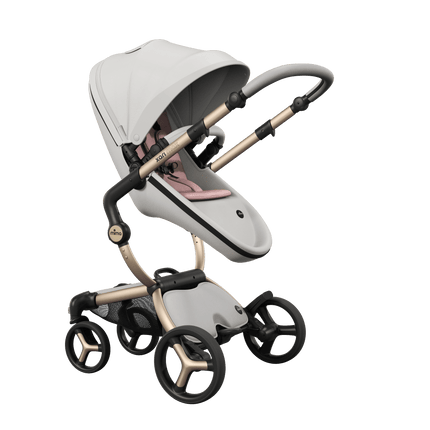 Mother-facing Mima XARI MAX stroller with champagne chassis, snow white seat, and pink pad, chic and comfortable.