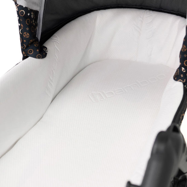 Interior view of the Kunert Stroller IVENTO's carrycot with soft bamboo lining for comfort