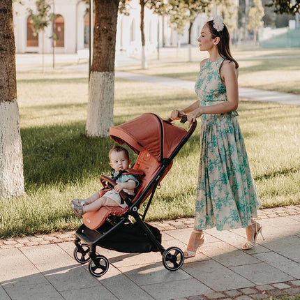 Mother pushing her Coccolle Lightweight Stroller LEMIRA