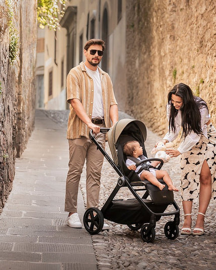 Family with baby inside the Espiro Only Way Stroller