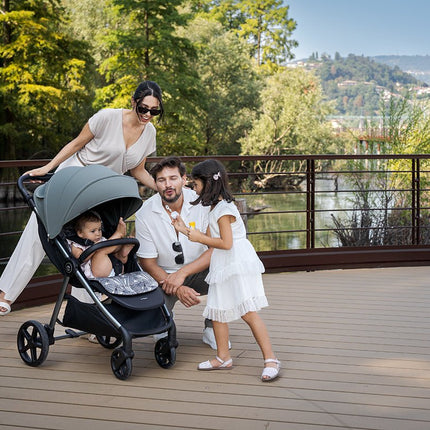 Family of 4 with their baby inside the Espiro Wave Stroller