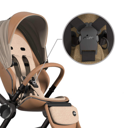 Mima Creo Stroller Macha close-up of seatbelt and safety harness system ensuring secure and comfortable ride.