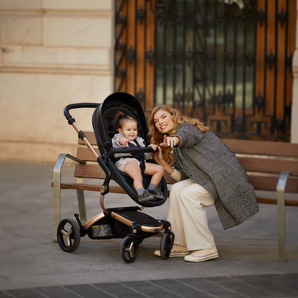 Mother and child enjoying a walk with Mima XARI MAX stroller