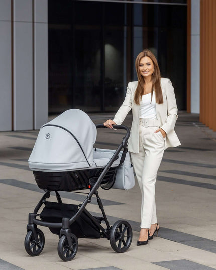 Elegant woman with the Kunert Ivento Stroller