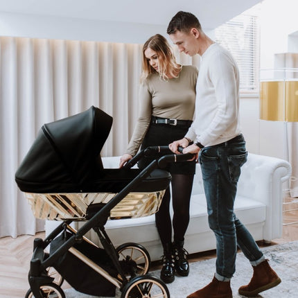 Parents holding the handle of the Kunert Ivento Glam Stroller 
