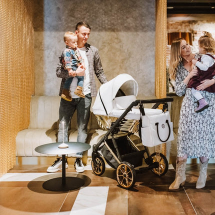 Parents with their kids and the Kunert Ivento Glam Stroller 