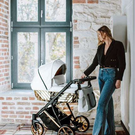 Woman holding the handle of the Kunert Ivento Glam Stroller