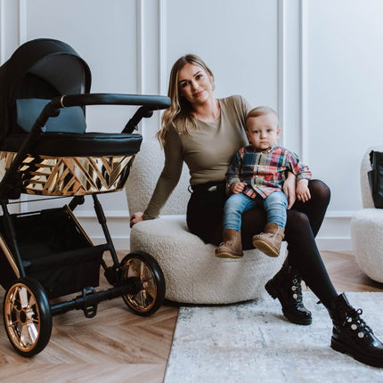 Mother with her child and the Kunert Ivento Glam Stroller 
